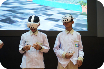 Virtual Reality (VR)