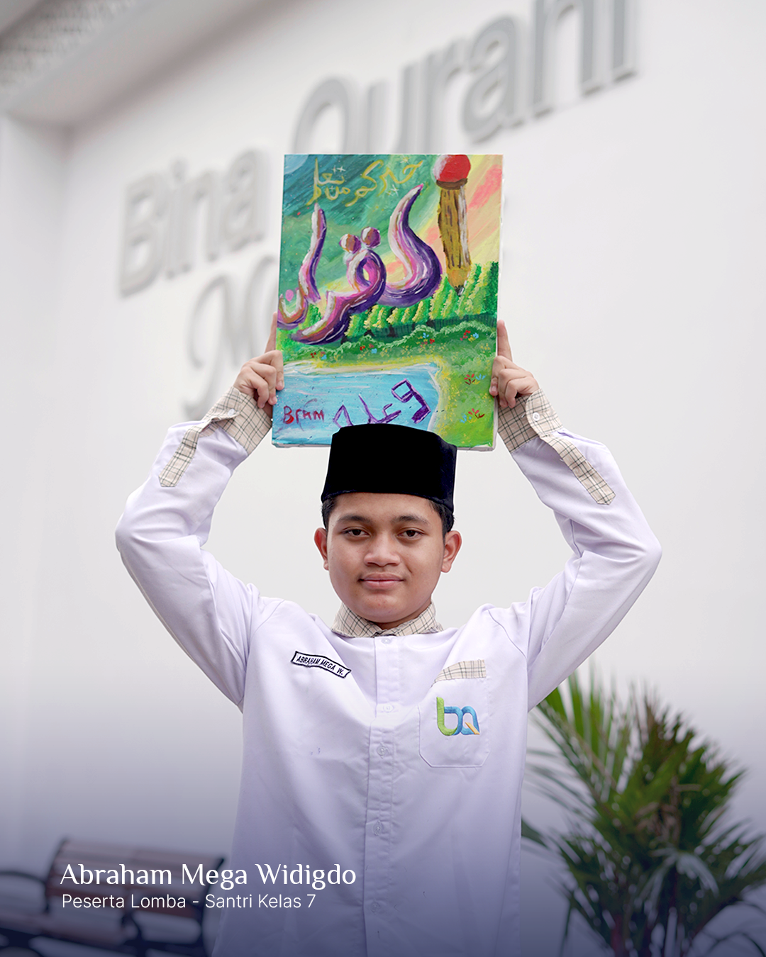 Abraham Mega Widigdo memamerkan karya kaligrafinya